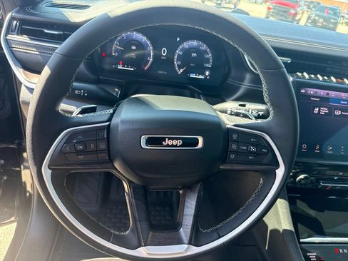 Used 2025 Jeep Grand Cherokee L Limited w/ Black Appearance Package AWD/4WD image 7