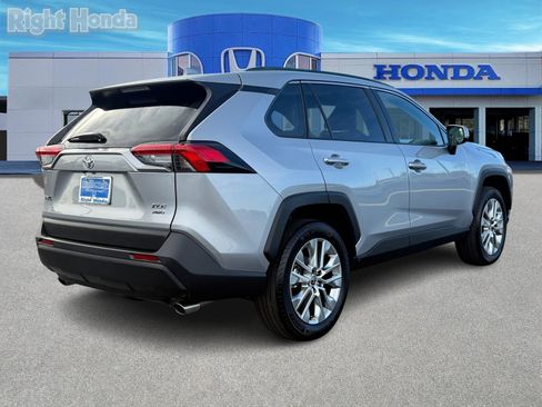 Used 2025 Toyota RAV4 XLE Premium image 7