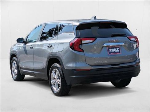 Used 2024 GMC Terrain SLE image 8
