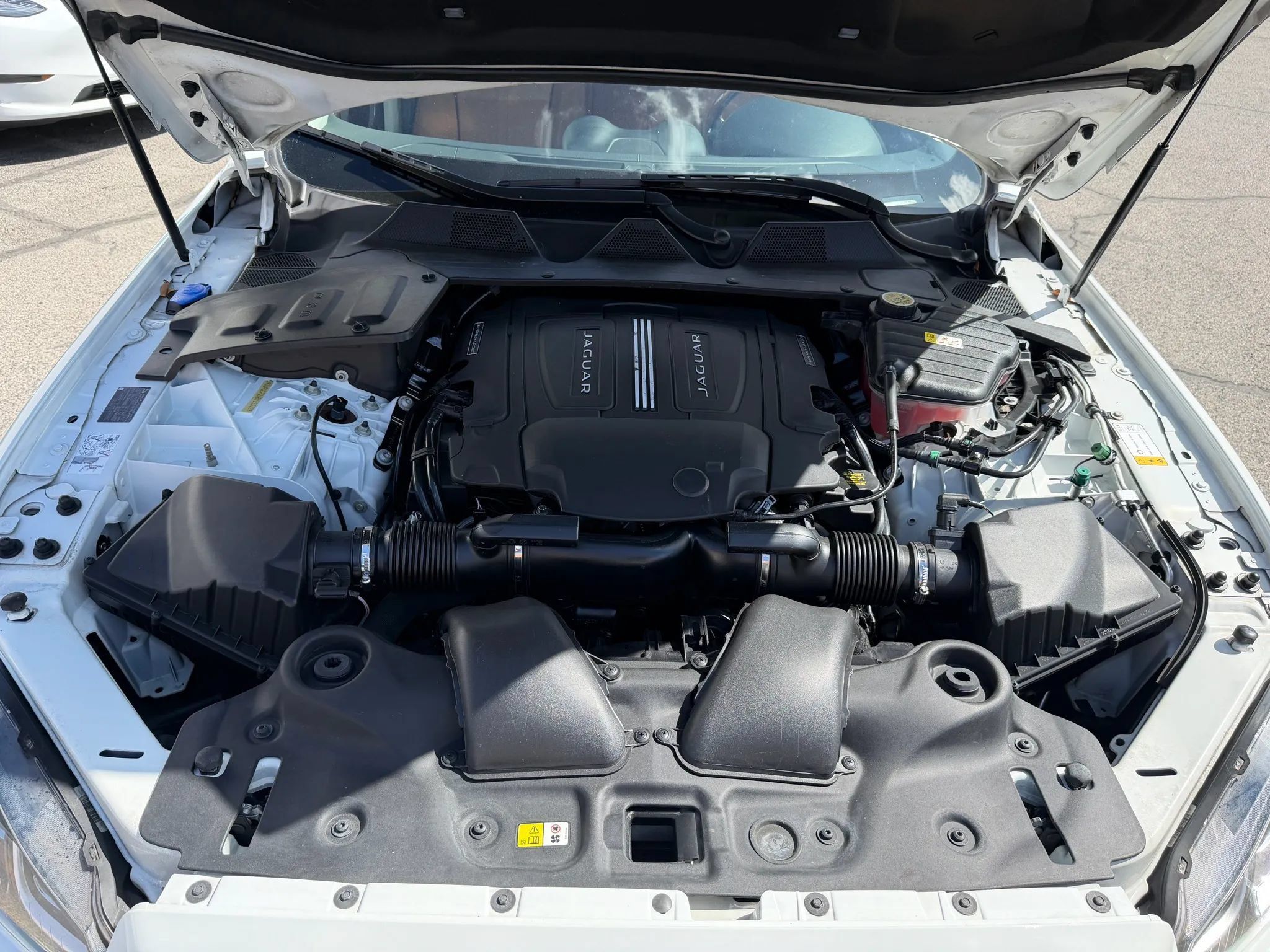 Used 2018 Jaguar XJ R-Sport RWD image 34
