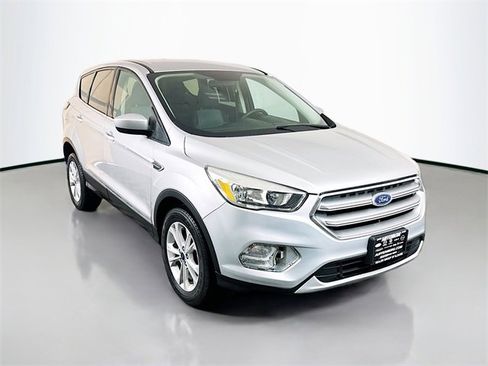 Used 2017 Ford Escape SE w/ SE Cold Weather Package image 1