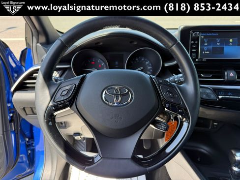 Used 2018 Toyota C-HR XLE FWD image 18