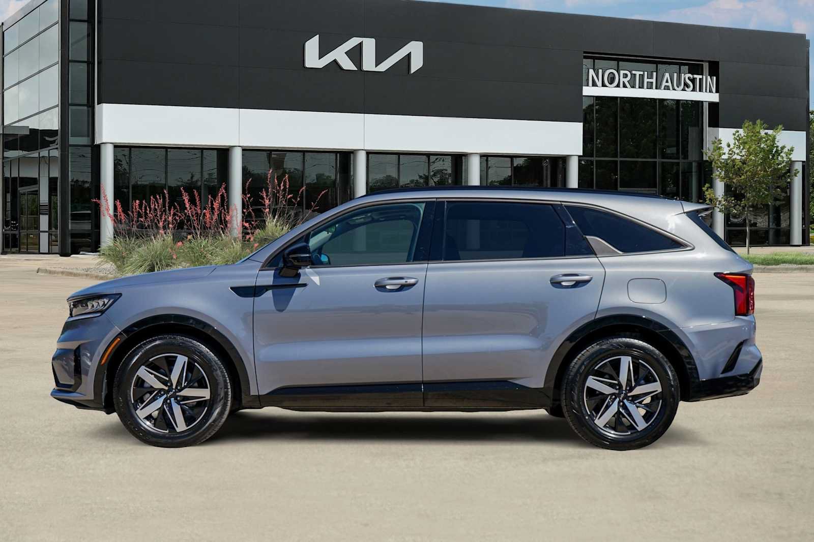 Used 2022 Kia Sorento S w/ Panoramic Sunroof Package FWD image 3