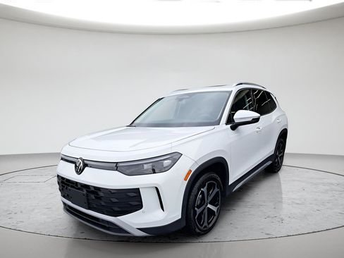 New 2025 Volkswagen Tiguan SE AWD/4WD image 7