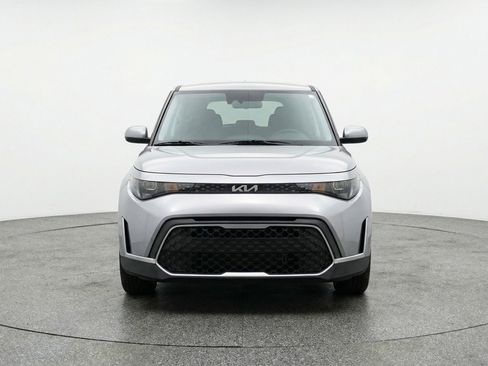 Used 2025 Kia Soul LX w/ LX Technology Package FWD image 2