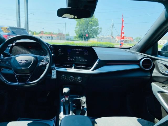 Used 2025 Chevrolet Trax RS FWD image 10