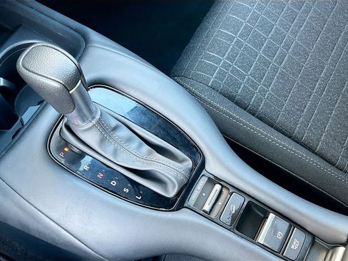 Used 2025 Honda HR-V LX image 10