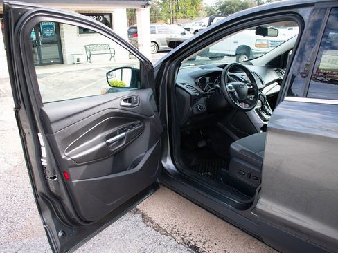 Used 2016 Ford Escape SE image 10