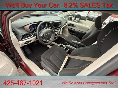 Used 2023 Chrysler Voyager LX image 15