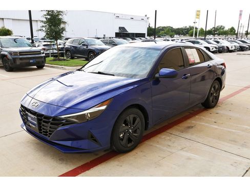 Certified 2022 Hyundai Elantra SEL w/ Convenience Package FWD image 4