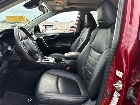 Used 2020 Toyota RAV4 XLE Premium FWD image 29
