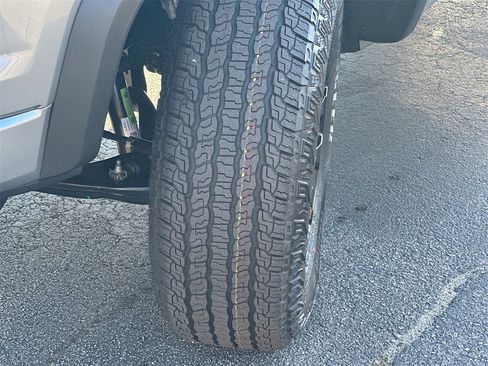 New 2026 GMC Canyon Elevation w/ Convenience Package image 25