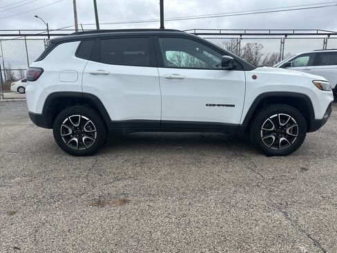 Used 2025 Jeep Compass Trailhawk w/ Trailhawk Elite Group image 4