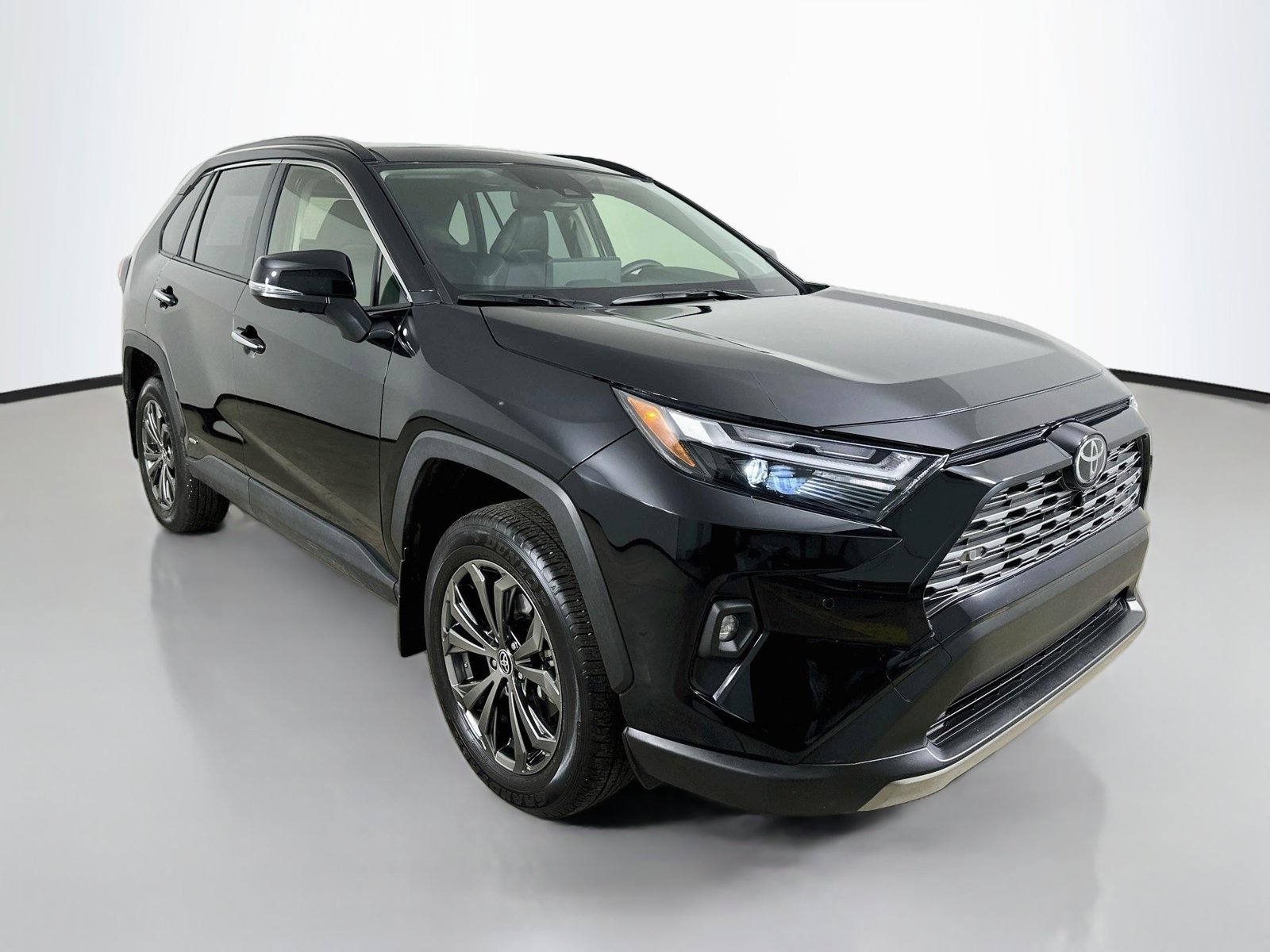 Used 2025 Toyota RAV4 Limited w/ Advanced Technology Package AWD/4WD image 3