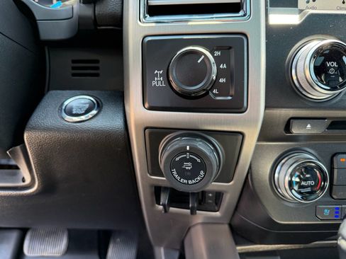 Used 2018 Ford F150 Platinum w/ Equipment Group 701A Luxury AWD/4WD image 26