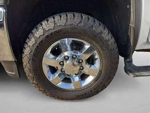 Used 2016 GMC Sierra 2500 SLT w/ Duramax Plus Package AWD/4WD image 18