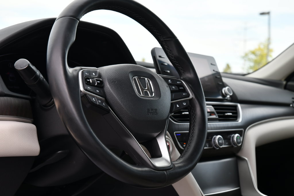 Used 2021 Honda Accord Touring image 14