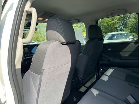 Certified 2025 Nissan Frontier SV AWD/4WD image 31