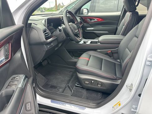 New 2026 Chevrolet Traverse RS w/ LPO, Floor Liner Package AWD/4WD image 10