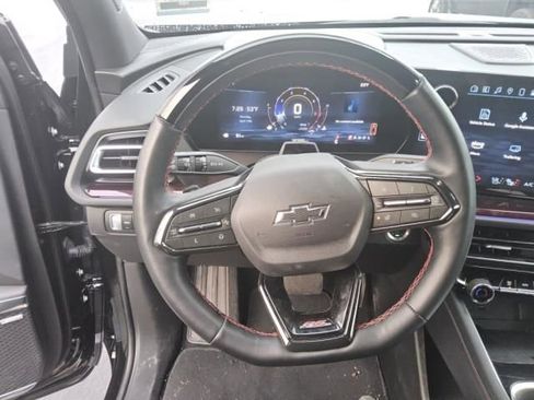 Used 2024 Chevrolet Traverse RS FWD image 3