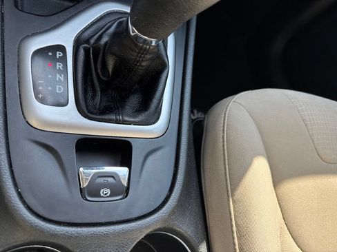 Used 2015 Jeep Cherokee Latitude w/ Comfort/Convenience Group FWD image 27