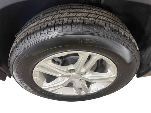 Used 2024 GMC Terrain SLE FWD image 9