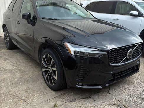 Used 2023 Volvo XC60 B5 Plus w/ Climate Package FWD image 3