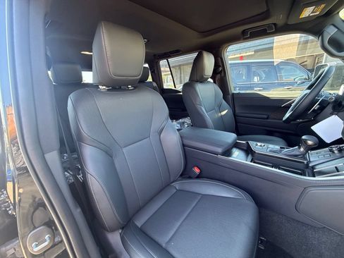 Used 2026 Lexus GX 550 w/ Accessory Package (2T) AWD/4WD image 9