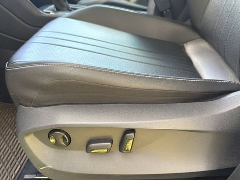 Used 2022 Volkswagen Tiguan SE FWD image 16