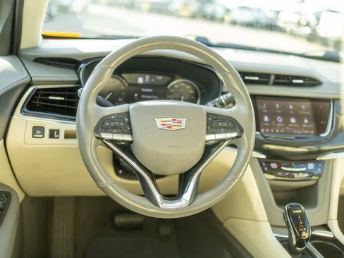 Used 2020 Cadillac XT6 Premium Luxury image 30