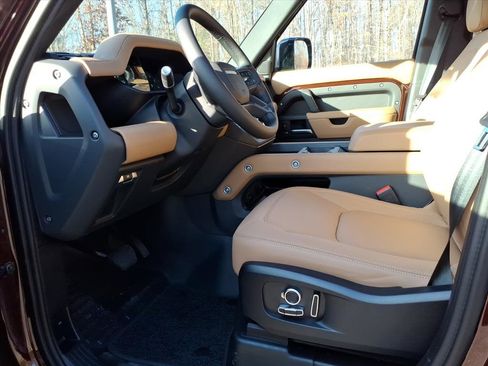 New 2026 Land Rover Defender 130 X-Dynamic SE image 17