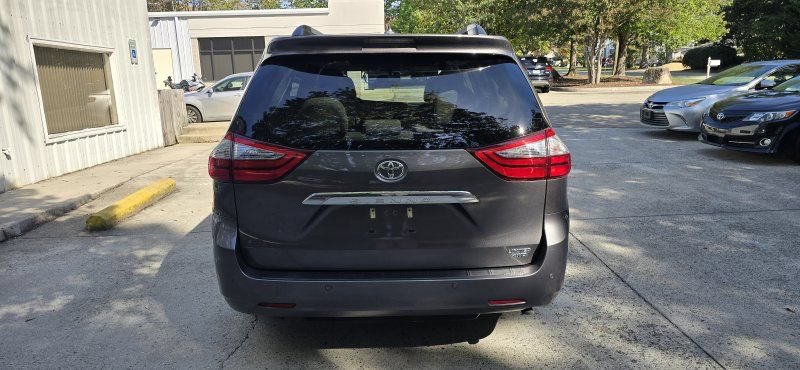 Used 2017 Toyota Sienna Limited Premium AWD/4WD image 4