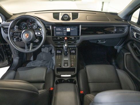 Certified 2026 Porsche Macan AWD/4WD image 25