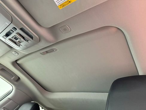 Certified 2023 Toyota Highlander XLE image 19