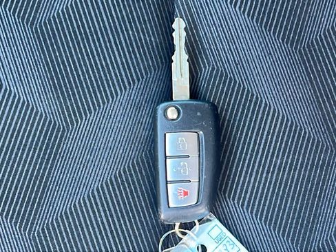 Used 2015 Nissan Rogue S FWD image 29
