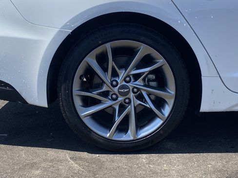 Used 2022 Genesis G70 2.0T RWD image 9