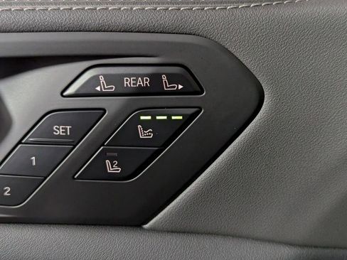 Used 2026 BMW X7 M60i image 17