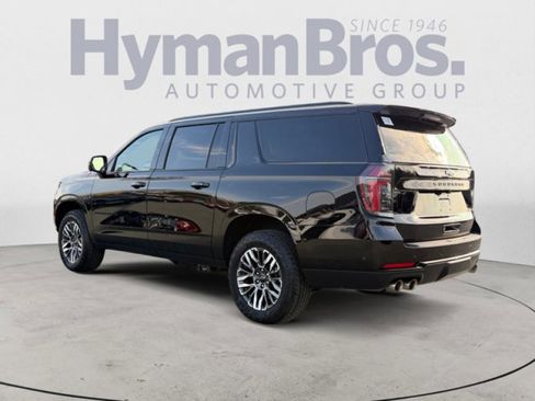 Used 2025 Chevrolet Suburban Z71 image 5