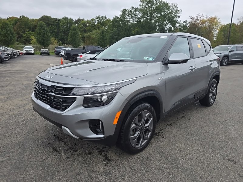Used 2024 Kia Seltos LX AWD/4WD image 3