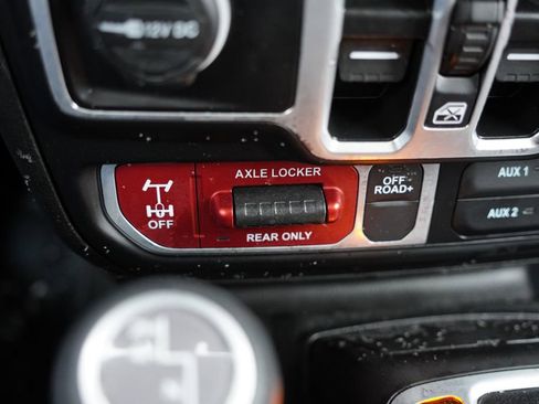 Certified 2024 Jeep Wrangler Willys image 28