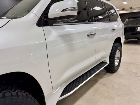 Used 2016 Lexus LX 570 4WD w/ Luxury Package image 14