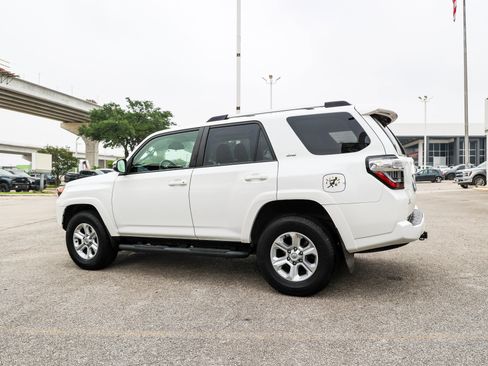 Used 2022 Toyota 4Runner SR5 Premium w/ Moonroof Package AWD/4WD image 10