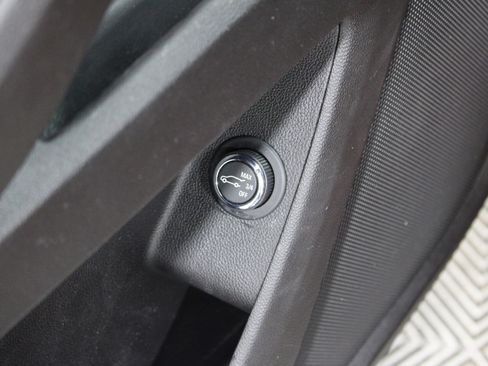 Used 2020 Chevrolet Traverse LT FWD image 8