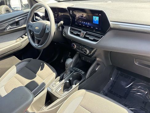 Used 2025 Chevrolet TrailBlazer LT FWD image 25