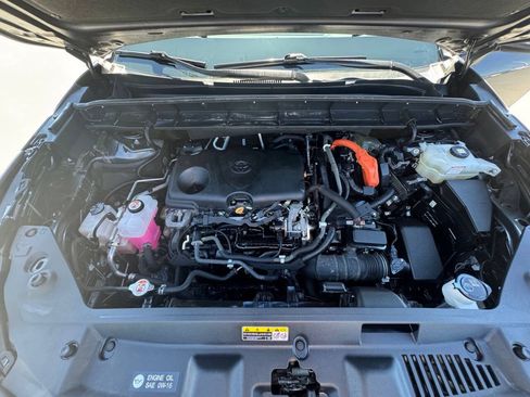 Used 2021 Toyota Highlander XLE AWD/4WD image 38