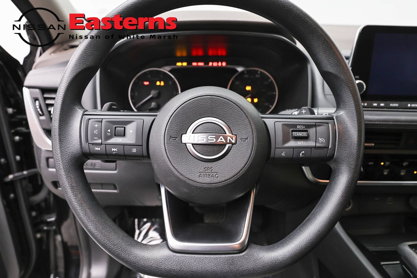 Used 2023 Nissan Rogue S AWD/4WD image 10