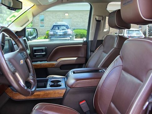 Used 2015 Chevrolet Silverado 1500 High Country w/ High Country Premium Package AWD/4WD image 41