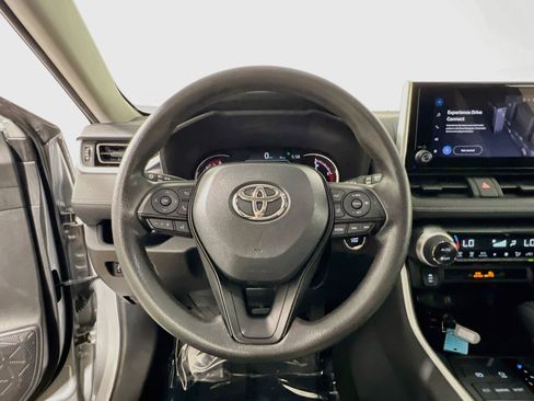 Used 2025 Toyota RAV4 XLE FWD image 18