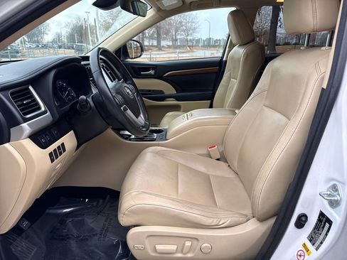 Used 2017 Toyota Highlander Limited image 13