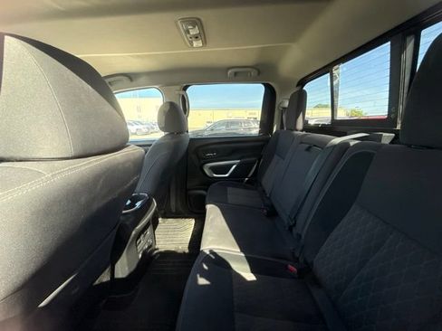 Used 2022 Nissan Titan SV w/ SV Convenience Package AWD/4WD image 9